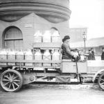1913: Scania met melkbussen