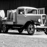 1934 Volvo 76-78 geladen met meelzakken